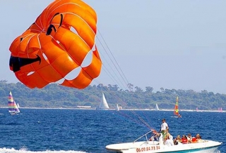  Parasailing in Cannes 